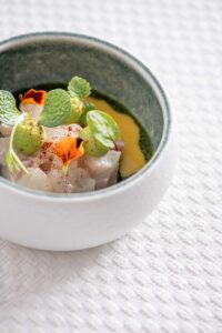 reportage culinaire jeune chef lumiere naturelle vue plongee