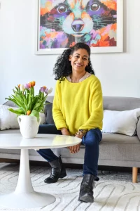 sara Somanou sogo architecte d'intérieur portrait dans environnement de travail